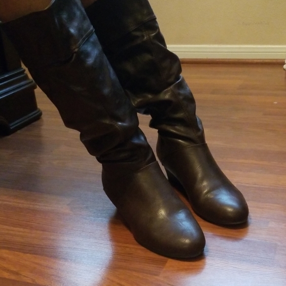 Boots - Picture 3 of 5